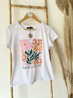 Remera bloom - tienda online