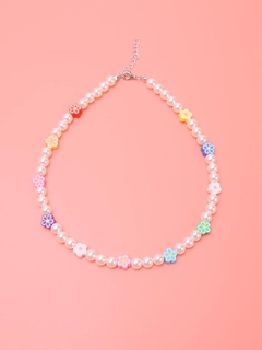 colar perolas com florzinha