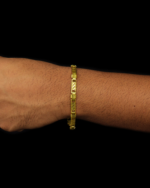 BRACELETE: CHAPA COM DETALHE FRISADO