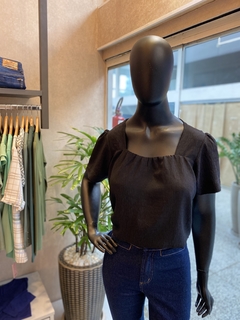 Blusa Crepe Decote Quadrado na internet