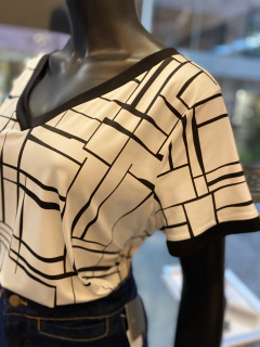 Blusa Estampada P&B Malha Fria - comprar online