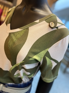Blusa Viscolycra Botões Verde na internet