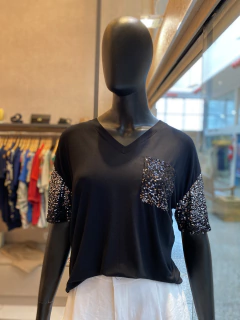 Blusa Malha Bolso/Manga Paetê