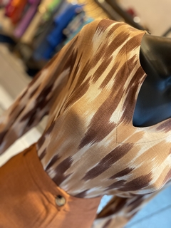 Blusa Malha Tons Terrosos na internet