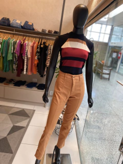 Calça Mom Caramelo na internet