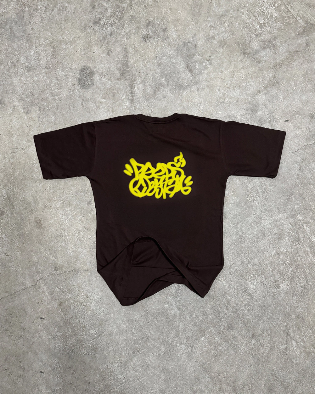Remera Graffiti Marrón