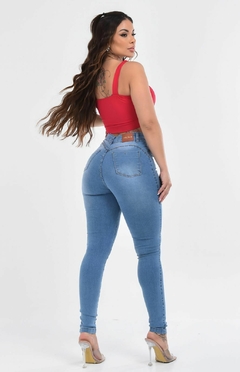 Calça Jeans Clara, Rasgada, com elastano, cintura alta na internet