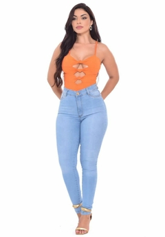 Calça Jeans, clara, lisa, com elastano, cós alto - Billy Jeans Varejo