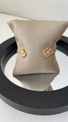 Bracelete aberto trevos na internet