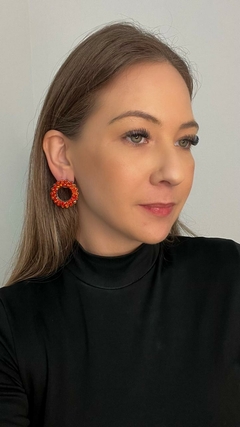 Brinco circular strass laranja
