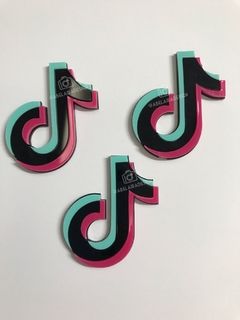 Aplique em acrílico duplo do TikTok