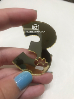 Aplique em acrílico de Número com detalhe (patrulha canina)