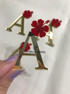Inicial em acrílico com detalhe (lilo e stitch)