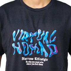 Remera Algodon Regular Narrow Virtual Nomad en internet