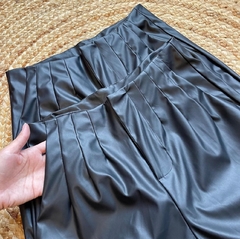Calça Zara em Couro Fake na internet