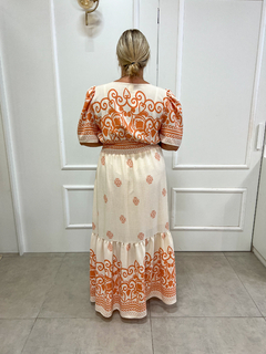 Vestido Longo com decote quadrado na internet