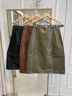 Saia Midi Couro Ecológico Plus - Conforto e estilo! - loja online