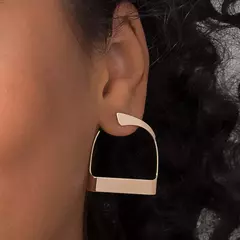 Brinco Meia Argola Estribo Banhado a Ouro 18k Cód. 527307 na internet