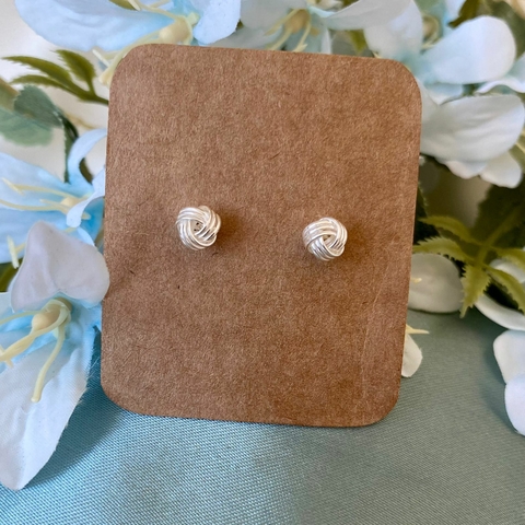 Brinco bolinha aramada