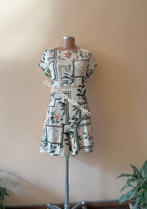 Macaquinho Estampa Botânica Dress To