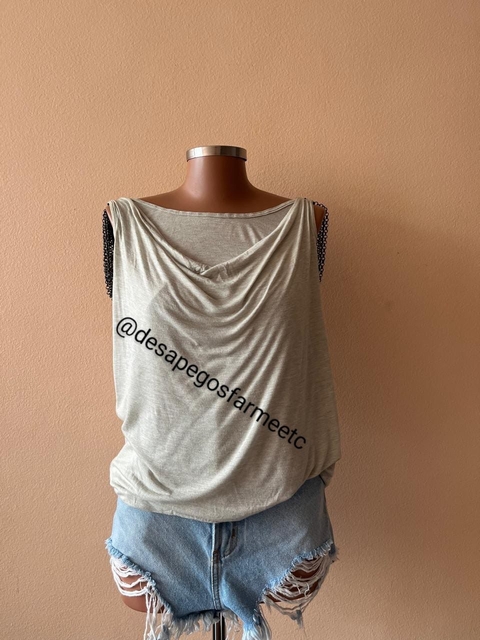 Blusa detalhe Ombro Metais Dress To