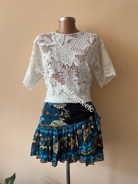 Saia Curta Bloesim Talestry Black Farm Global