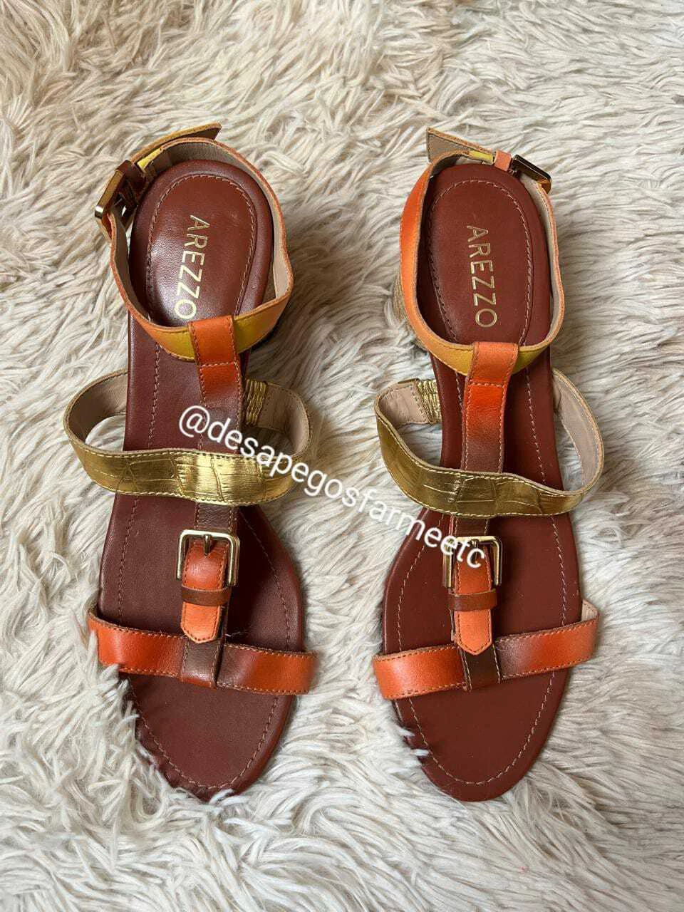 Sandália Sunset Couro Salto Médio Arezzo