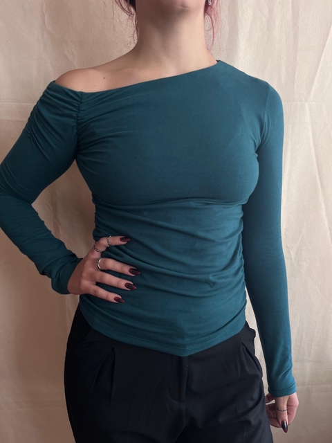 REMERA VERDE PETROLEO MANGA LARGA CON FRUNCES A LOS COSTADOS ZARA T.M