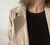 TRENCH BEIGE CON BOTONES Y LAZO STRADIVARIUS (TIENE FORRO) NUEVO T.S - findeferia