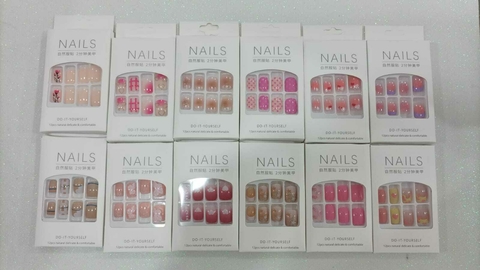 UÑAS POSTIZAS ADHESIVAS / NAILS # LY-0012