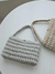 Bolsa Feminina Cinti de Crochê Feito a mão com Fio de Malha - Bolsa Elegante com corrente dourada na internet