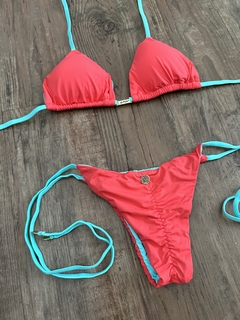 BIQUÍNI LACINHO BICOLOR ROSA CORAL E TIFFANY na internet