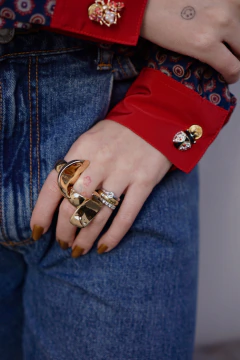 Broche Joana na internet