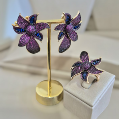 Conjunto flor colorida cravejada