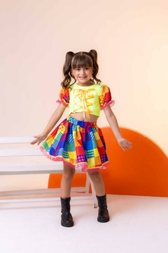 Conjunto Junino Infantil Luxo Manu Verde Neon Caipira Festa São João Quadrilha Banana Club Gola Redonda