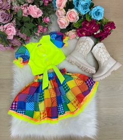 Conjunto Junino Infantil Luxo Manu Verde Neon Caipira Festa São João Quadrilha Banana Club Gola Redonda - LORY JOY | LOJA INFANTIL