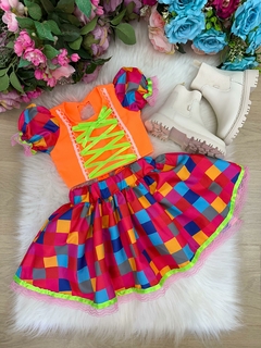 Conjunto Junino Infantil Manu Luxo Laranja Neon | Festa Caipira São João Julina | Banana Club - comprar online