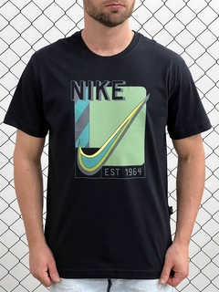 Camiseta Nike na internet