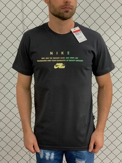 Camiseta Nike na internet