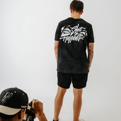 Camiseta Shit Happens - Broken
