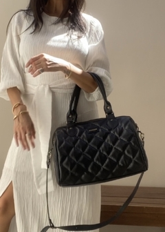 Bolsa Ana preta na internet