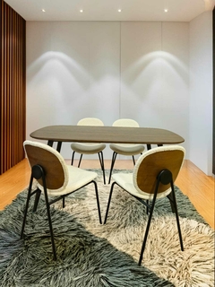 Combo Mesa Hari Wood + 4 Sillas Hari Grey
