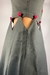Desfrute da praticidade e versatilidade do vestido 3 em 1. Uma peça que se transforma em vestido, cropped ou saia, oferecendo múltiplas possibilidades em um único item de algodão.