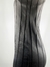 Um elegante e versátil vestido de algodão, perfeito para qualquer ocasião. Confortável ao toque e com um design minimalista, este vestido da coleção "Arte em Tecido" é uma escolha sofisticada para o seu guarda-roupa.