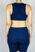 Top feminino em malha canelada, com design inovador e detalhes únicos. Confortável e versátil, ideal para compor looks modernos e cheios de estilo.