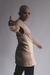 Explore a elegância e o conforto do vestido Kalifa da Splendor. Com sua frente minimalista e detalhes marcantes nas costas, este vestido é perfeito para quem busca um visual sofisticado e original. Os cordões trançados adicionam um toque único, permitindo