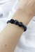 Pulseira regulável com trança de malha e berloques dos signos em opções dourado e grafite.