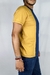 Camiseta 1/3 em tons de mostarda e azul oceano, destacando-se por seu design único e detalhes pretos.