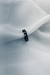 Piercing de pressão retangular preto com detalhes em cristal black diamond, sem necessidade de furo, para uso em diferentes áreas da orelha.
