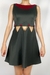 Desfrute da praticidade e versatilidade do vestido 3 em 1. Uma peça que se transforma em vestido, cropped ou saia, oferecendo múltiplas possibilidades em um único item de algodão.